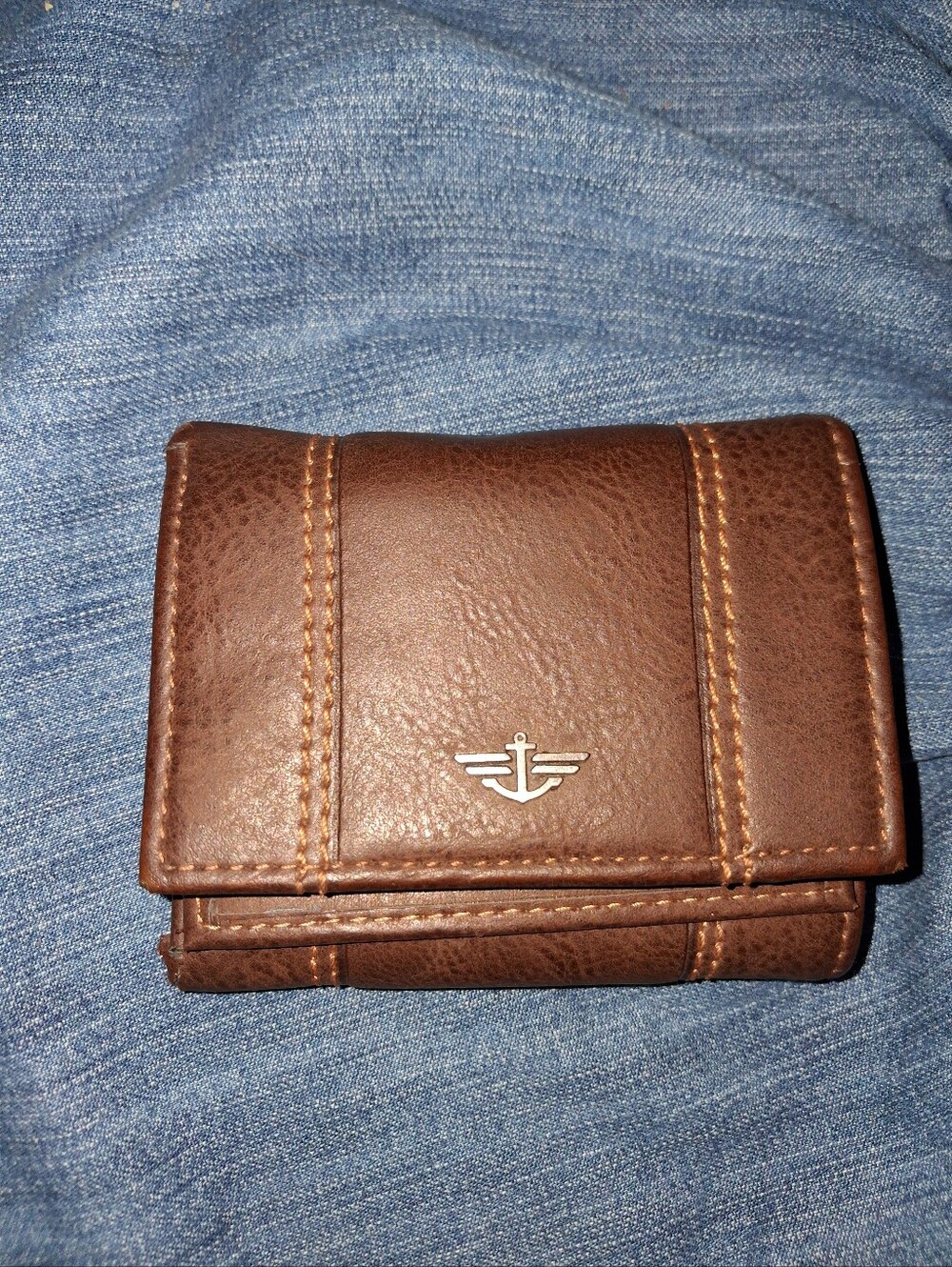 Dockers Brown Coated Leather Trifold Wallet with Anchor Emblem - Men's Accessory